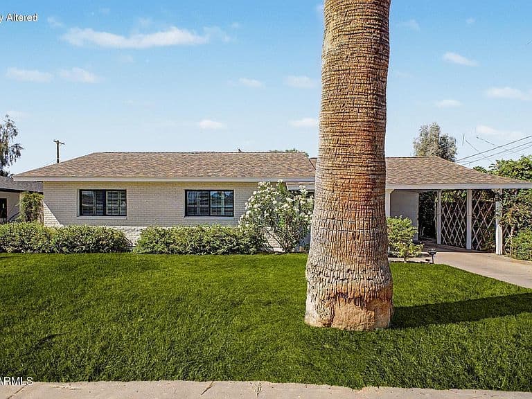 3436 E GLENROSA Avenue photo 2