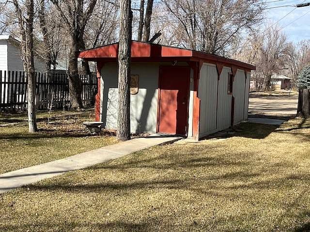520 Edgar St photo 3