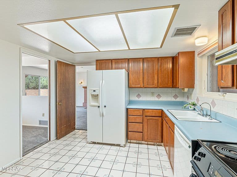 2550 North Ave photo 4