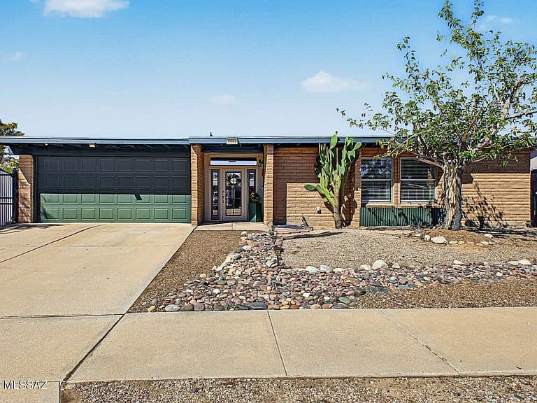 3380 W Blacksill Dr photo 1