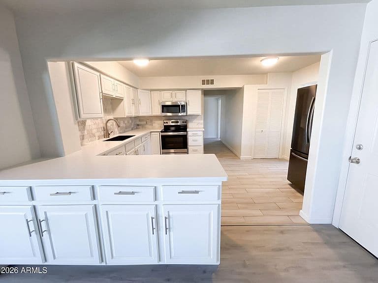 4253 E VINEYARD Road photo 2