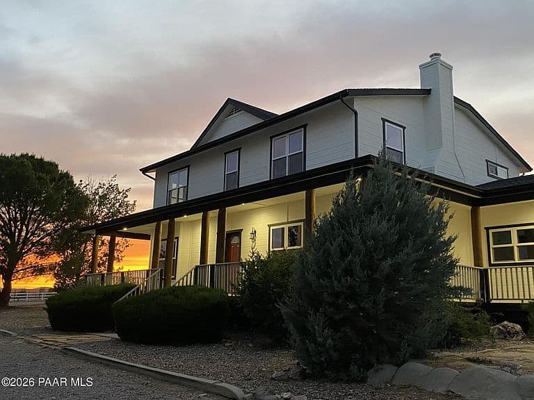 890 E Latigo Ct photo 3