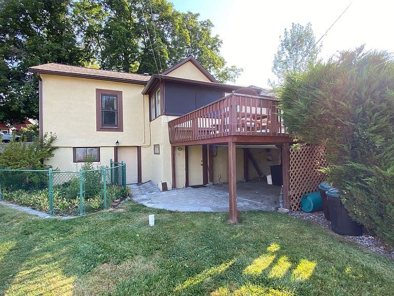 1139 Poplar St photo 1
