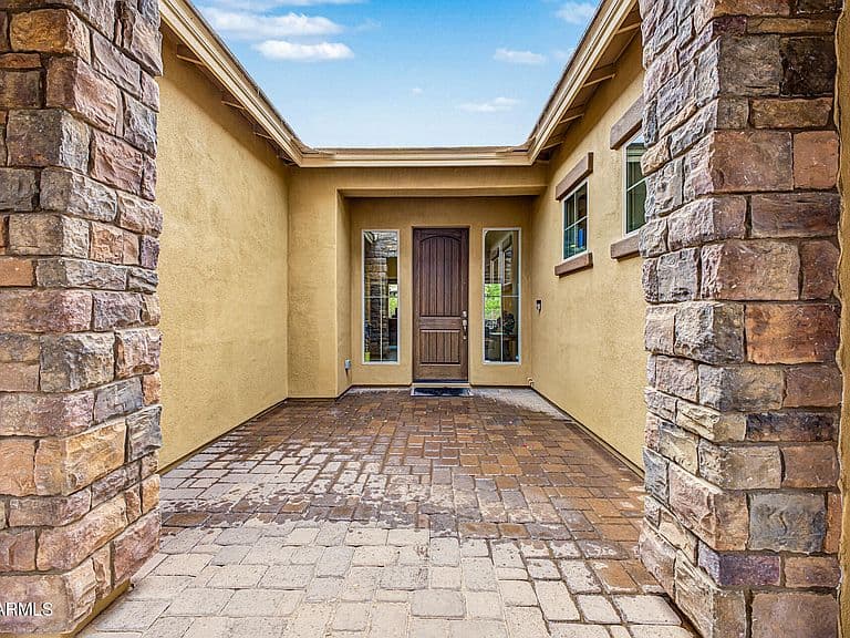 18106 W ACACIA Drive photo 5