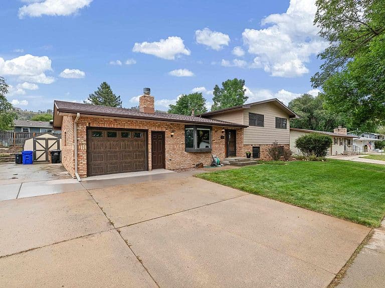 2708 Raymond Dr photo 2