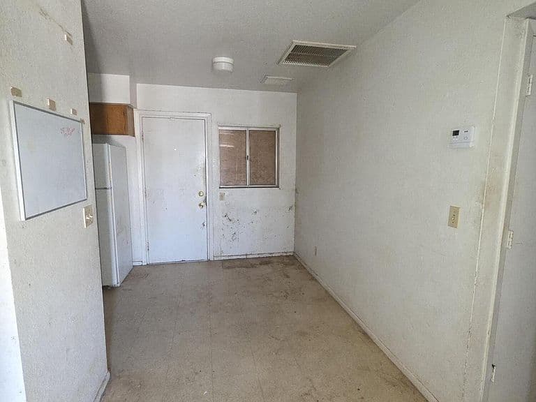 2211 W HARTFORD Avenue photo 4