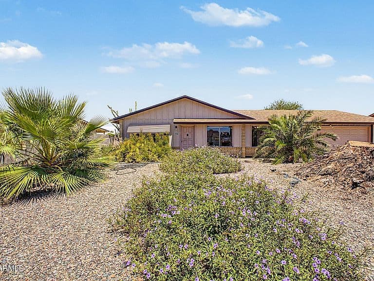 3316 E FLORIAN Avenue photo 1