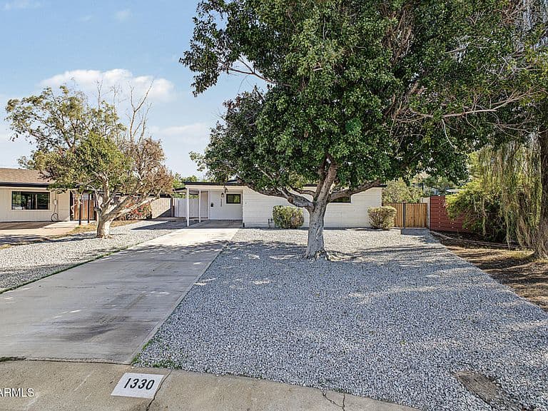 1330 E CATALINA Drive photo 1