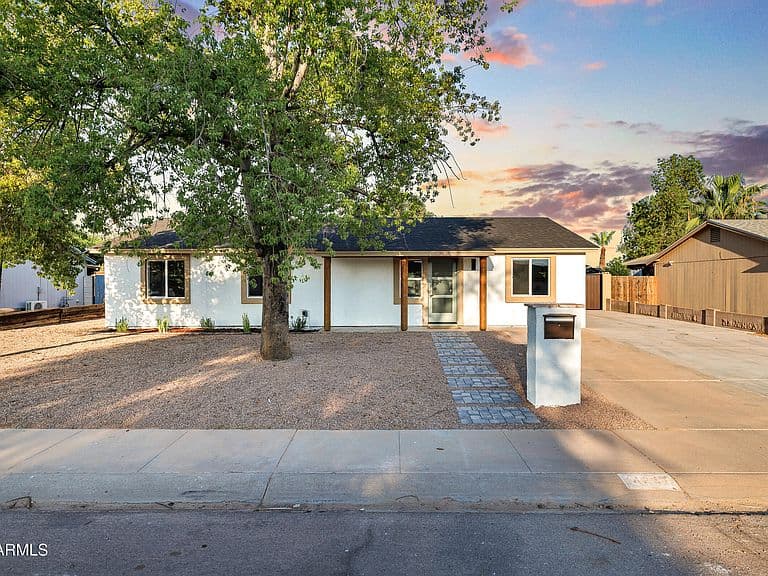 14237 N 38TH Place photo 3