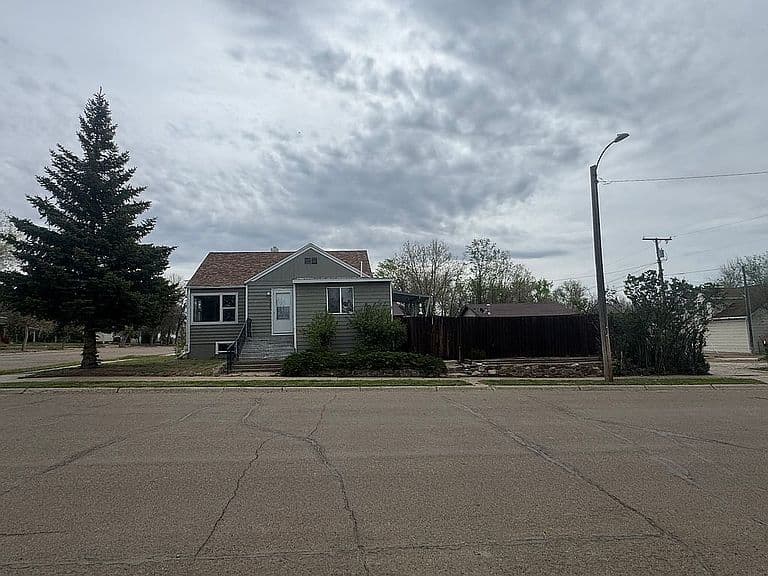 430 7th St N photo 5