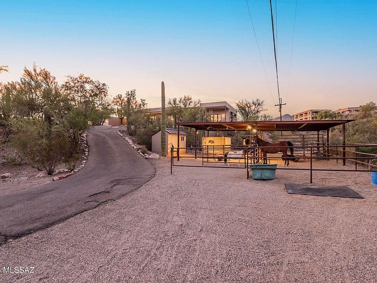 4015 E Camino Llanoso photo 5