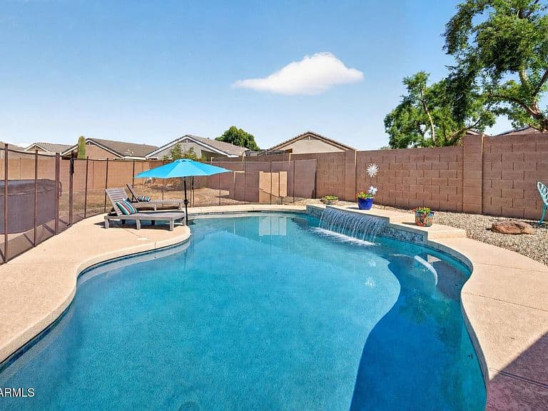 1108 E MADDISON Street photo 1