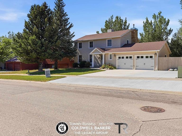 3920 Eagle Dr photo 1