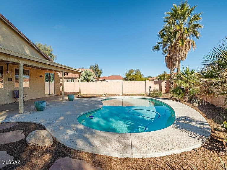 8428 N Red Rock Ridge Ct photo 2