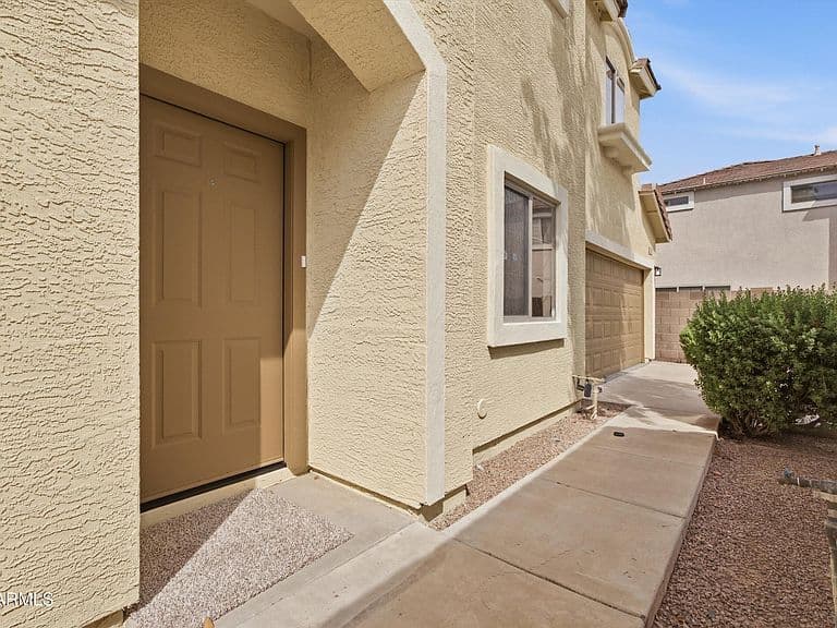 1575 E BAYLOR Lane #B photo 4