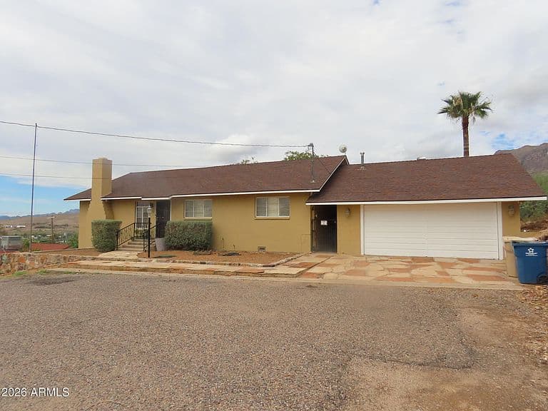 212 W Crowe Street photo 4