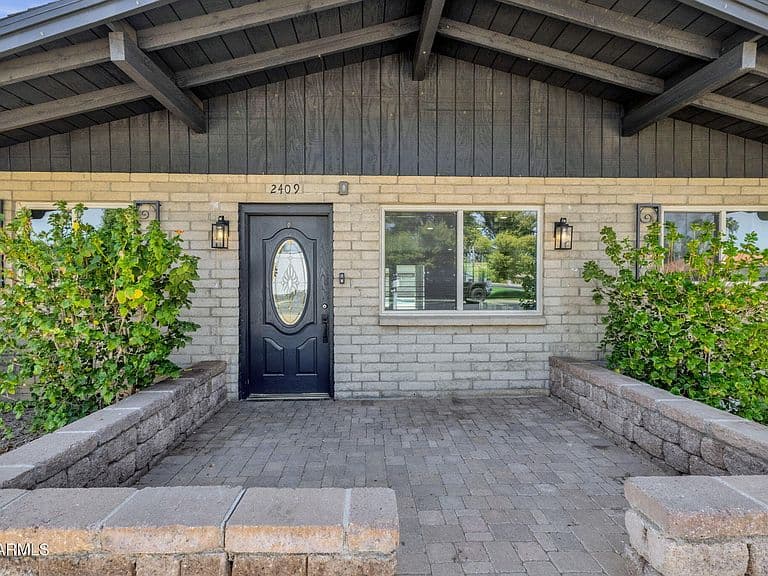 2409 E Inglewood Street photo 3
