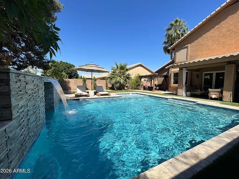 1721 W GARY Drive photo 2