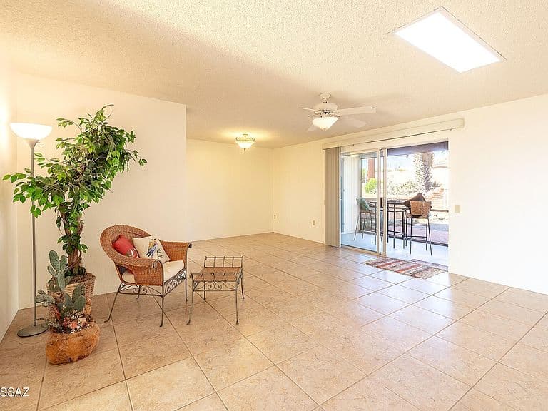 944 W Camino Guarina photo 4
