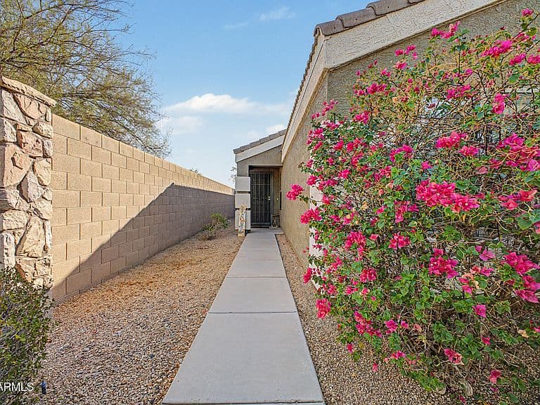 14804 N EL FRIO Street photo 5