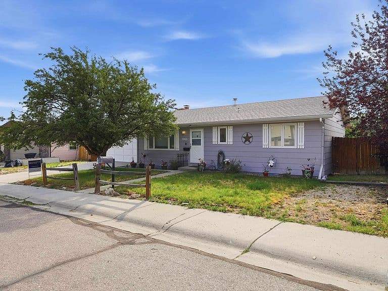 3865 Ridgecrest Dr photo 1