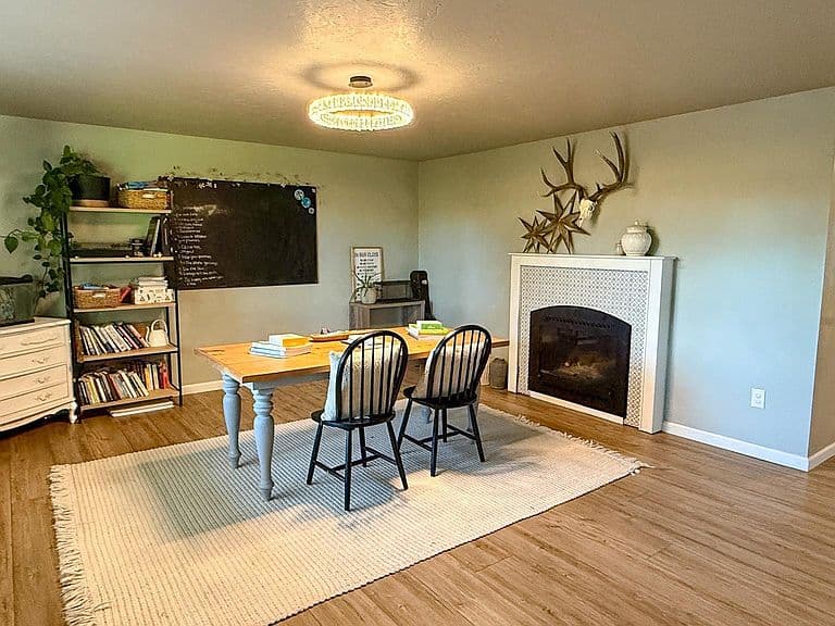 1656 S Highway 46 photo 3