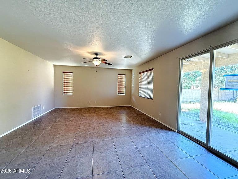 548 TEMPLE Drive photo 4