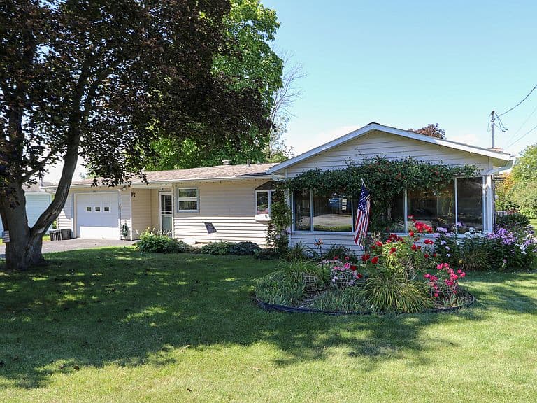 35 Seneca Dr photo 1