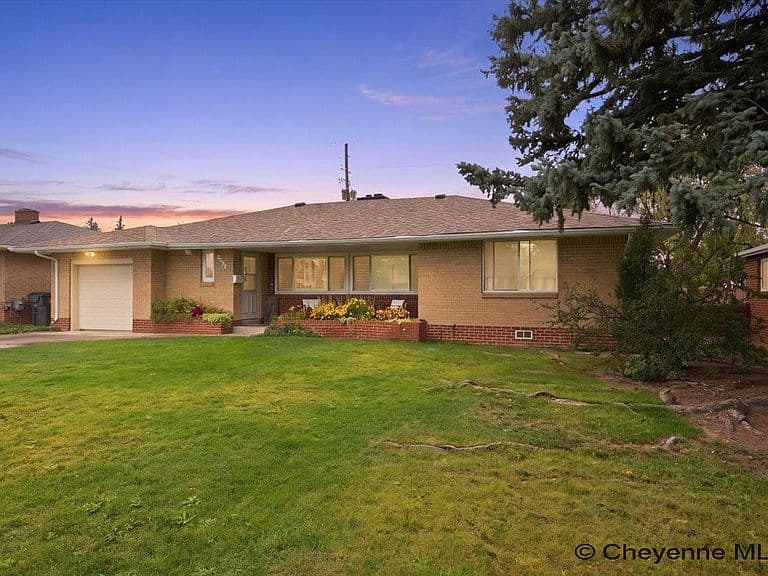 2732 Deming Blvd photo 1
