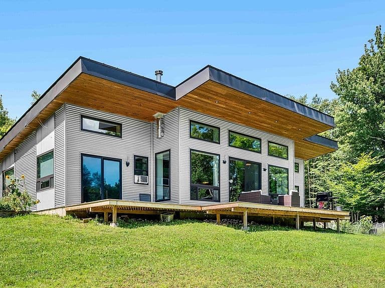 48 Carlson Road photo 2