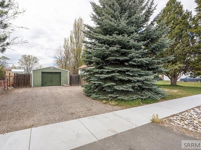 1425 Jefferson Ave photo 3