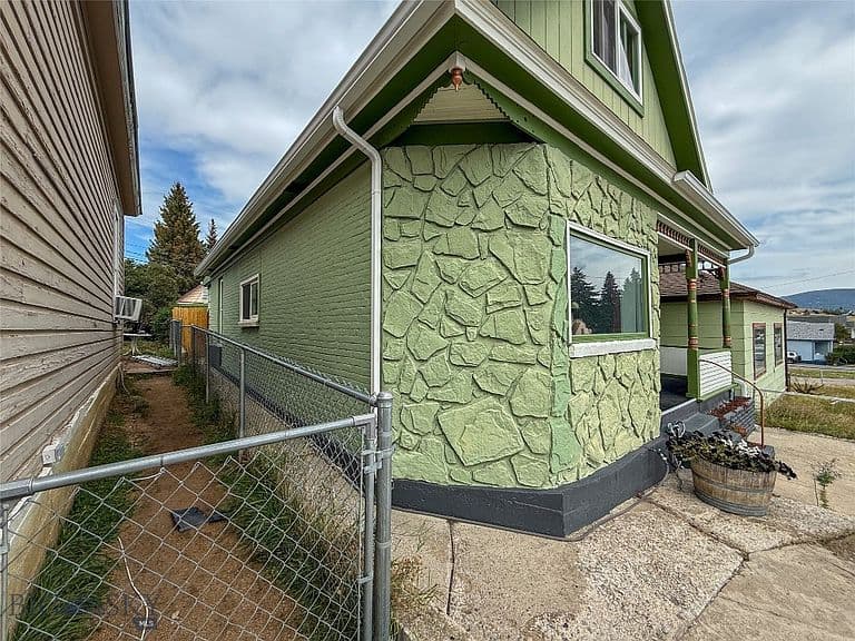 1005 Hornet St photo 3