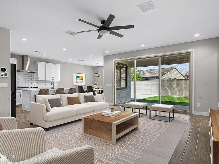 10962 W MCKINLEY Street photo 3