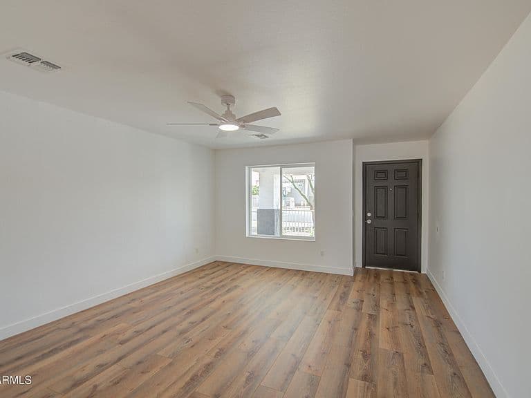 2922 E LE MARCHE Avenue photo 3