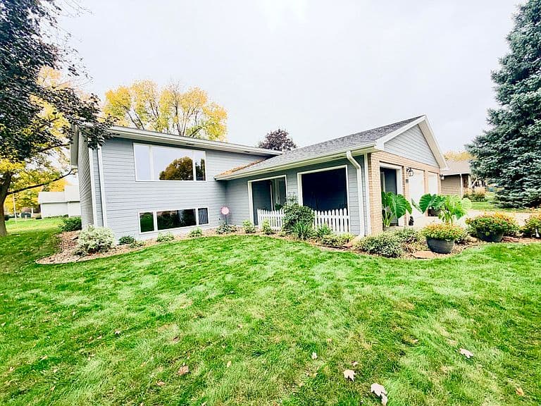 501 Fairoaks Ave photo 2