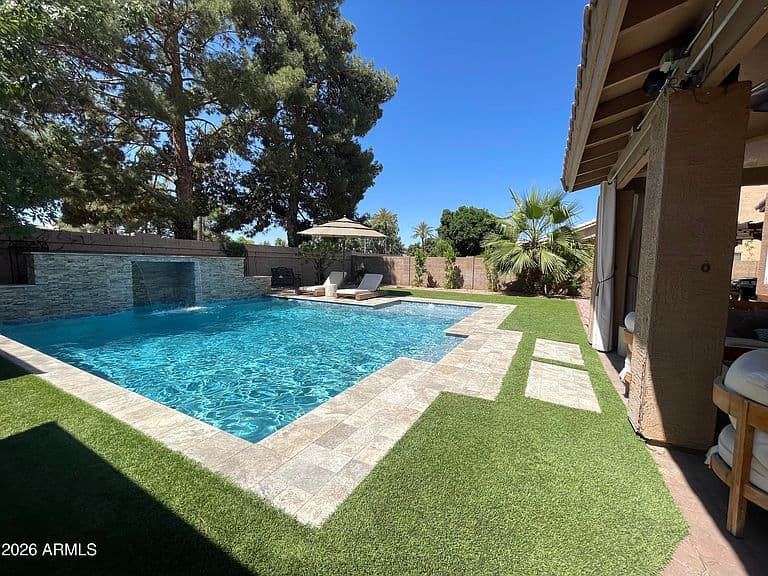 1721 W GARY Drive photo 1