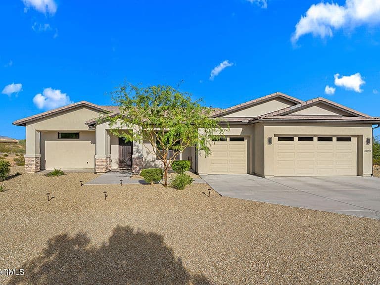 22050 W El Grande Trail photo 1