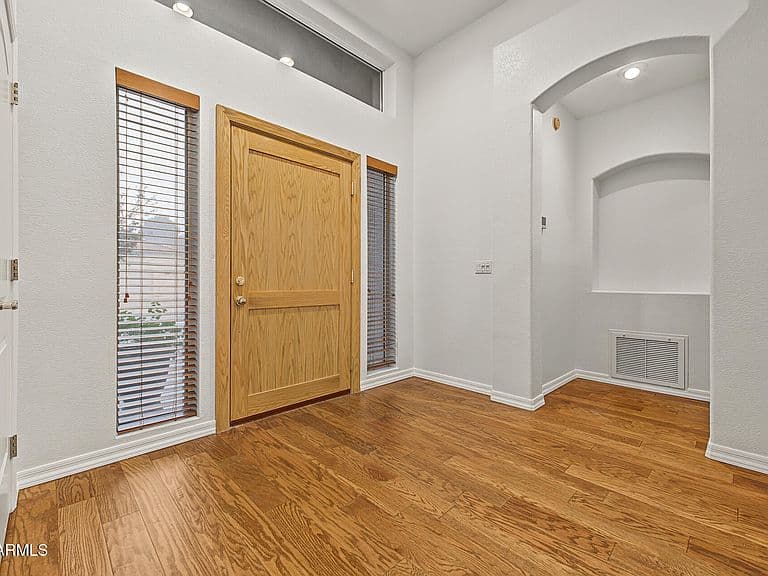 11402 N 44TH Court photo 3