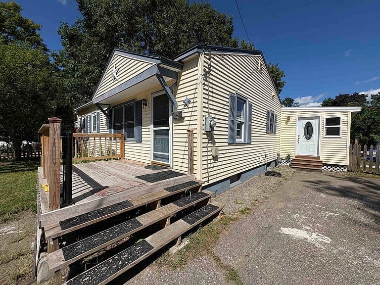 11 Mohawk Avenue photo 3