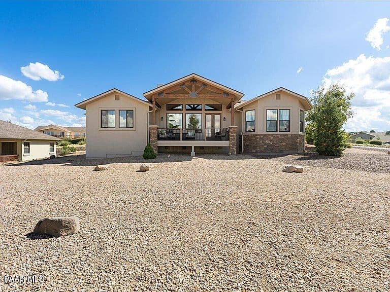 1195 Longview Dr photo 3