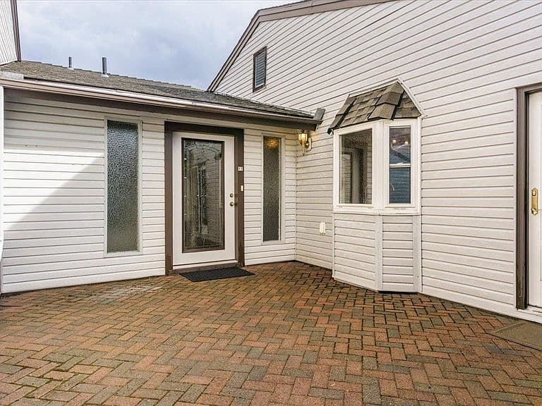 99 Cedar Hills Dr photo 2