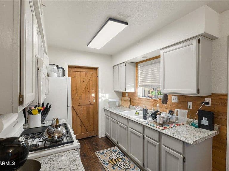 2852 S ASPEN Way photo 2