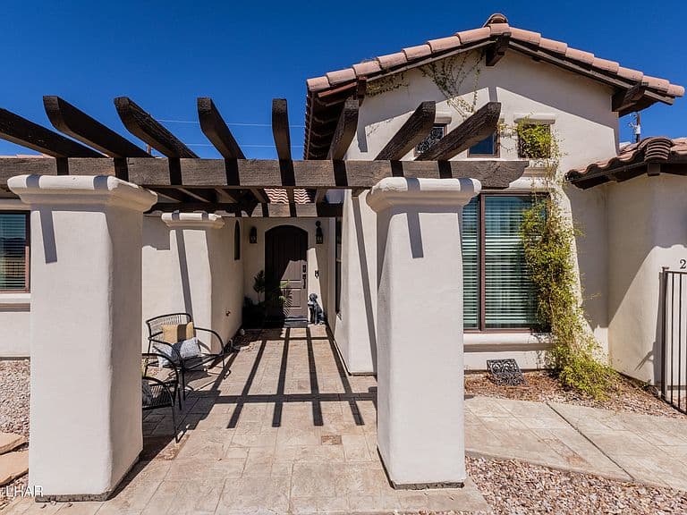 2741 Bamboo Dr photo 4