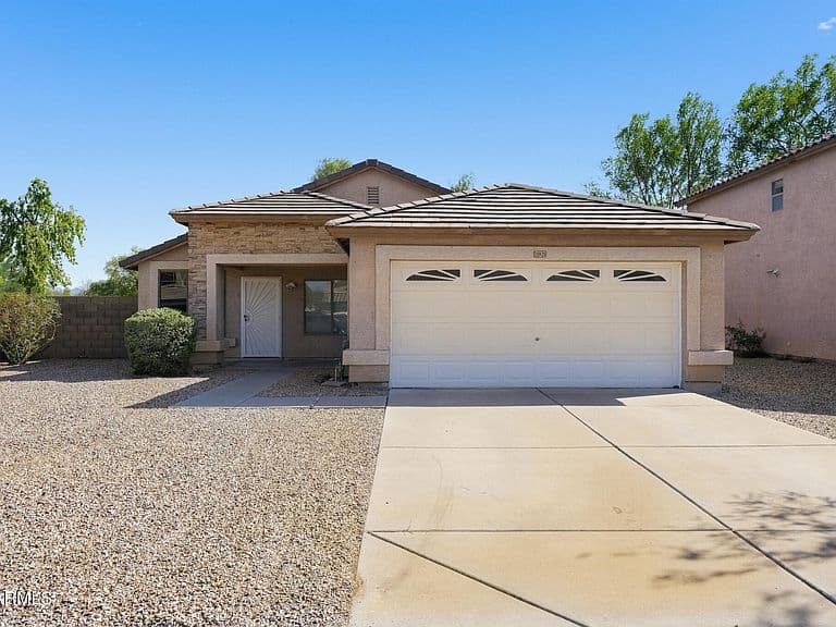 15925 W MONROE Street photo 2
