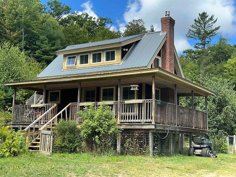 318 Clinton Road photo 1