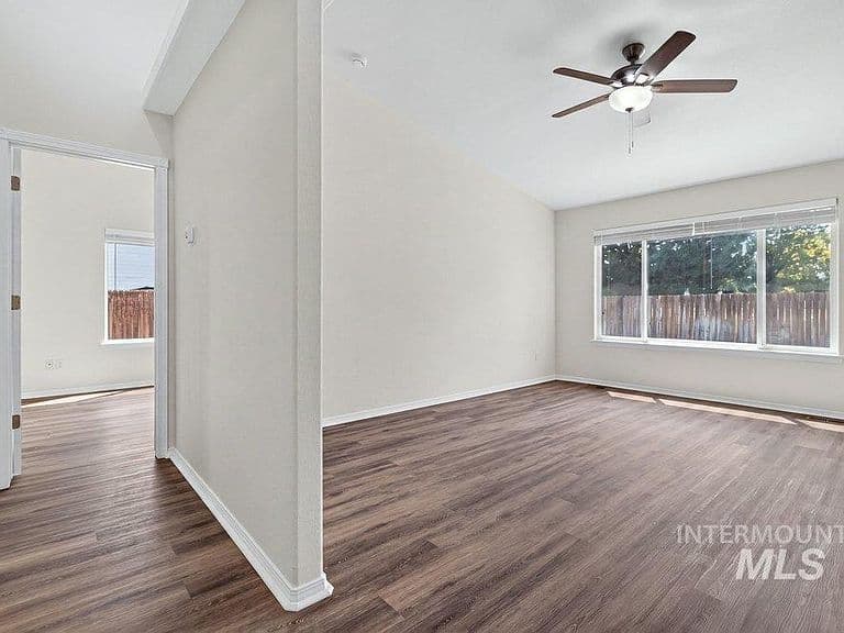 1521 W Kesler Dr photo 4