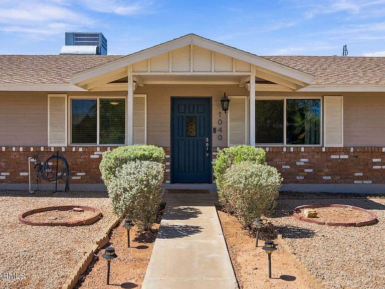 1040 S GRAND -- photo 5