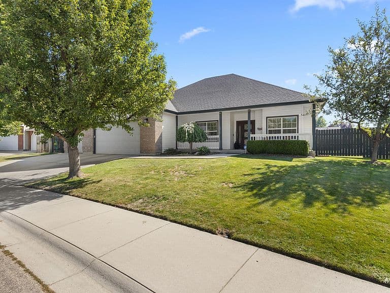 2548 N Monaco Way photo 2