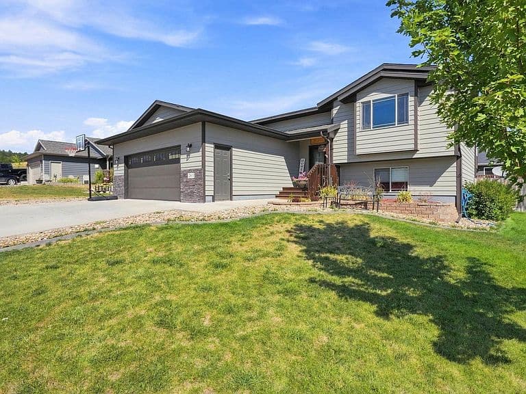 2611 Meadows Dr photo 3