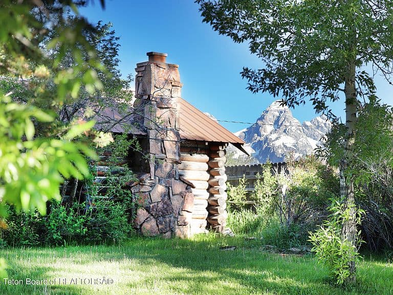 9795 N Main St photo 1